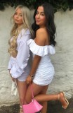 Две студентки требуют хороший отдых