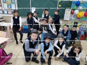 Вязаный школьный кардиган