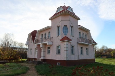 Продається будинок 300м2 з терассою і гостьовим будиночком